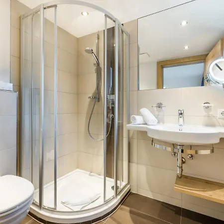 科罗娜公寓式酒店 *