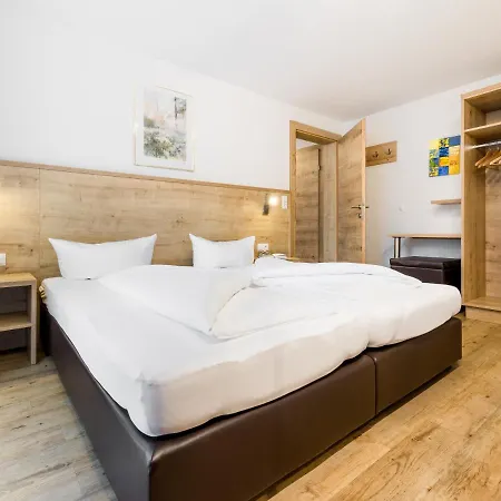 科罗娜公寓式酒店 *