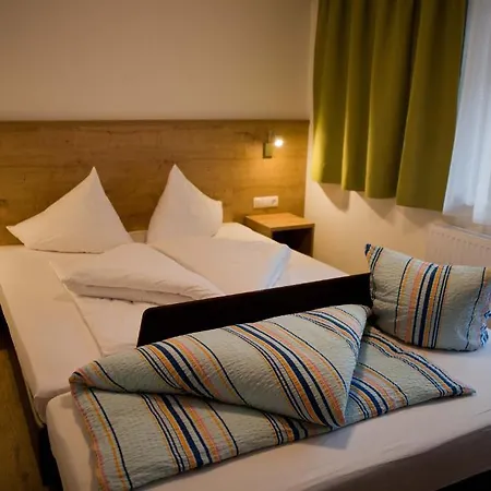 科罗娜公寓式酒店 *