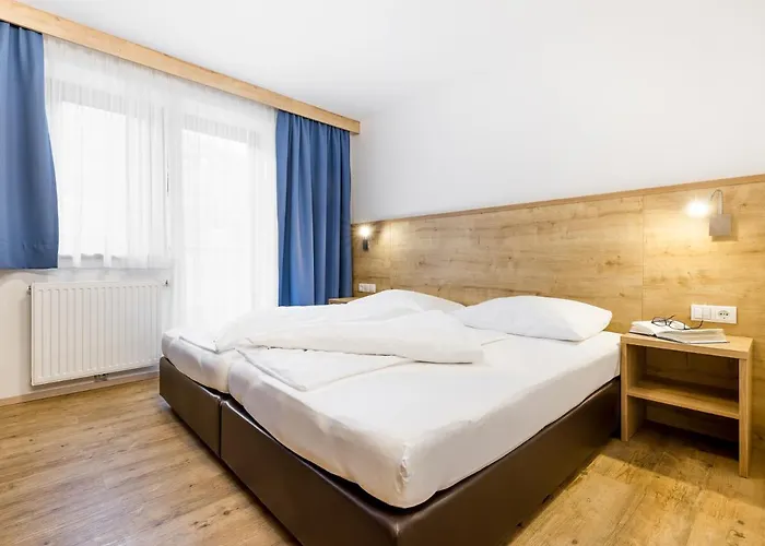 Apart Corona * Ζόλντεν